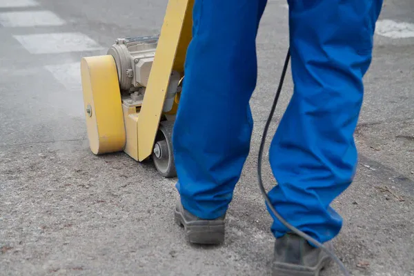 contractor using asphalt grinding machine